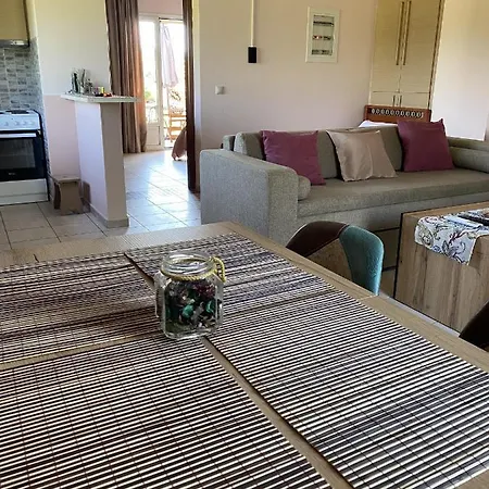 House With Garden In - 10' From Center * Peratáta