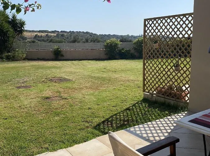 House With Garden In - 10' From Center Дом отдыха