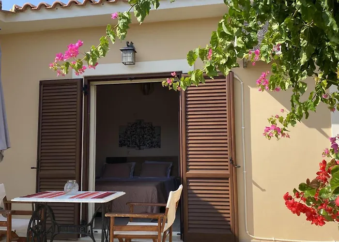 House With Garden In - 10' From Center *