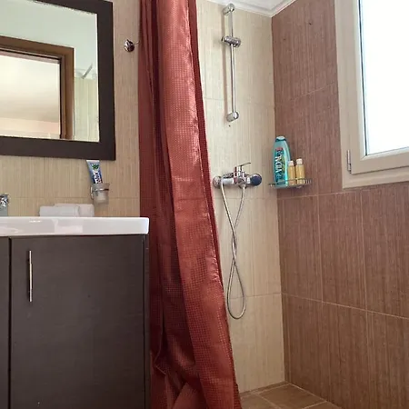 House With Garden In - 10' From Center * Peratáta