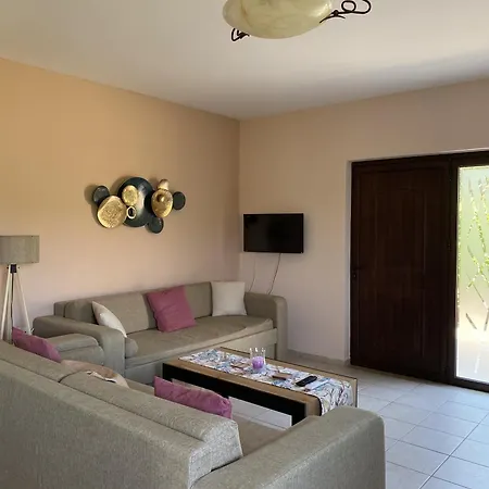 Сasa de vacaciones House With Garden In - 10' From Center