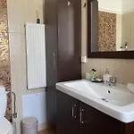 House With Garden In - 10' From Center *