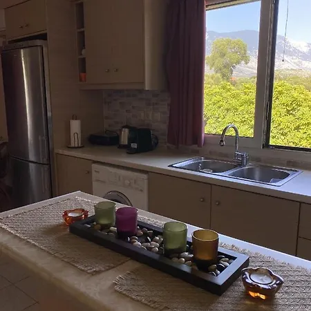 House With Garden In - 10' From Center * Περατάτα